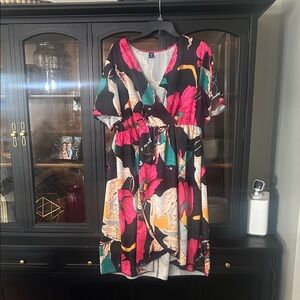 SHEIN 2XL Pink Trim Top with Green and Cream Patterns